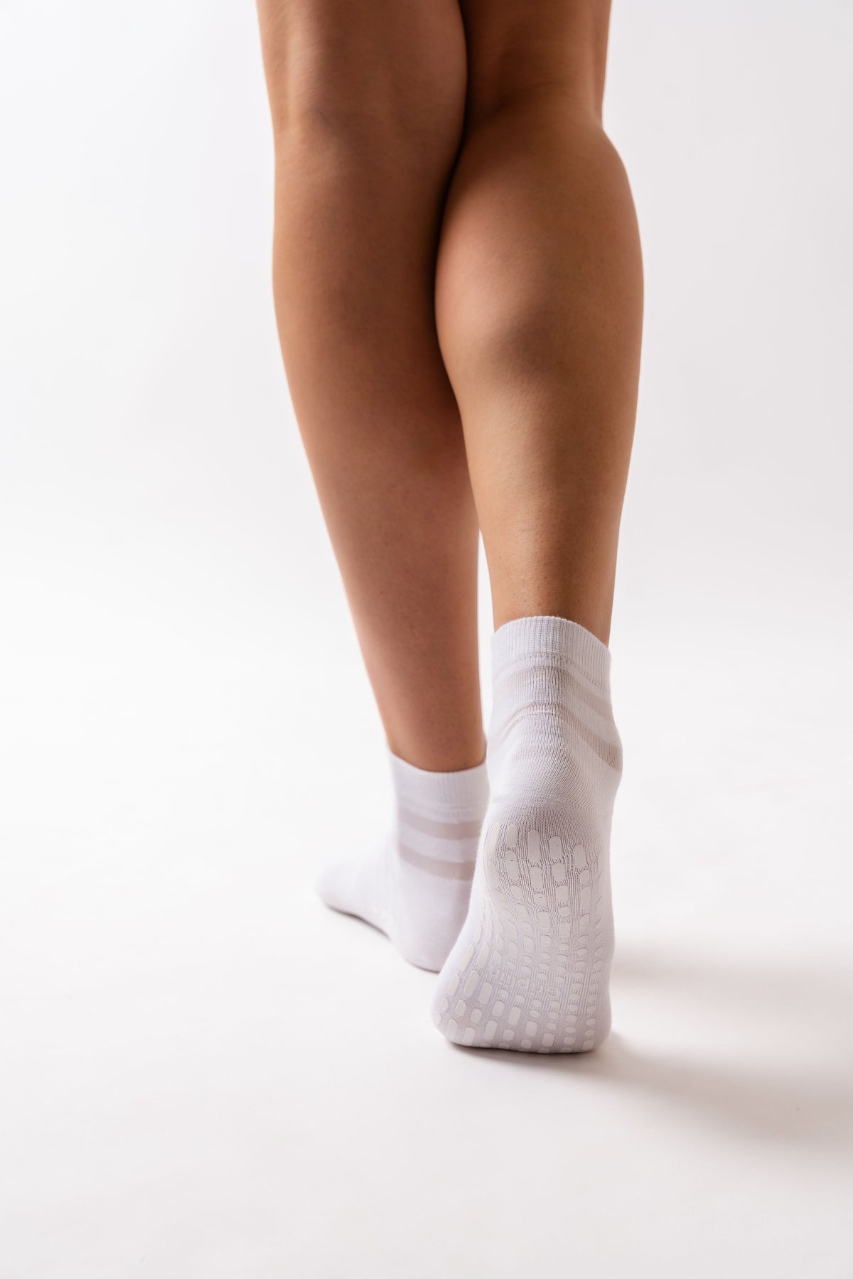 White Mesh Ankle Grip Socks – MonoGrip Edition